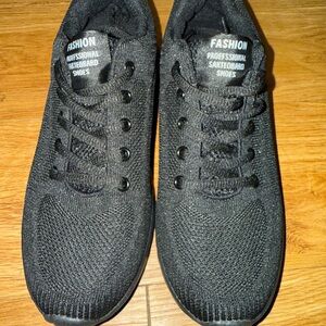Black Skateboard Shoes for Men